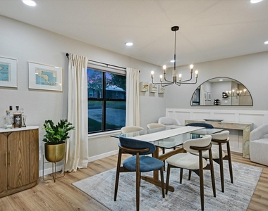 1006 Hollybluff St - Photo Thumbnail 4