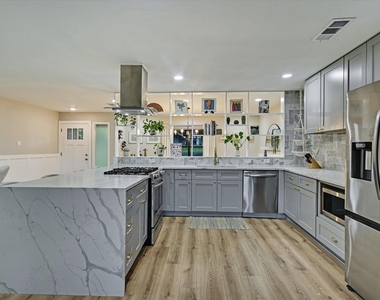 1006 Hollybluff St - Photo Thumbnail 9
