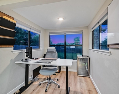 1006 Hollybluff St - Photo Thumbnail 13