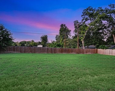 1006 Hollybluff St - Photo Thumbnail 24