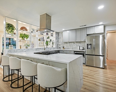 1006 Hollybluff St - Photo Thumbnail 10