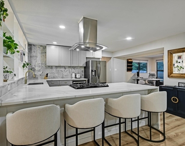 1006 Hollybluff St - Photo Thumbnail 8