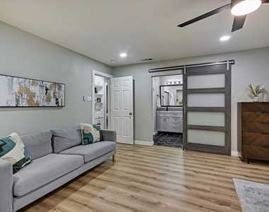 1006 Hollybluff St - Photo Thumbnail 16