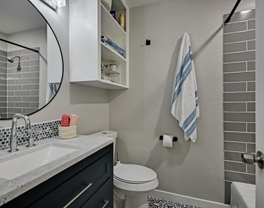 1006 Hollybluff St - Photo Thumbnail 20