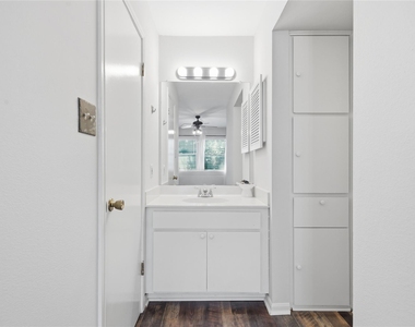 9226 Jollyville Rd - Photo Thumbnail 18