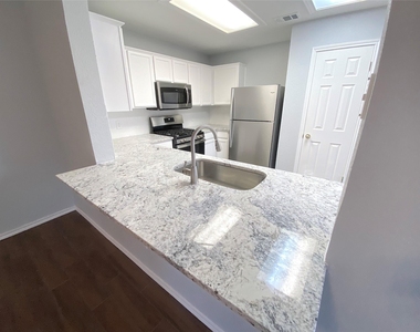 3015 Hill St - Photo Thumbnail 5