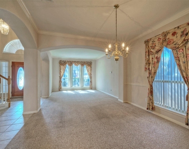 601 Indian Run Dr - Photo Thumbnail 8