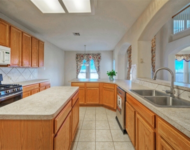 601 Indian Run Dr - Photo Thumbnail 18