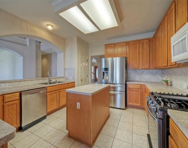 601 Indian Run Dr - Photo Thumbnail 17
