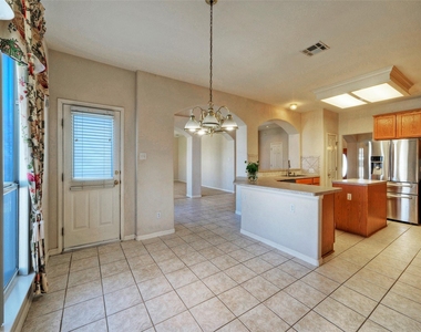 601 Indian Run Dr - Photo Thumbnail 14