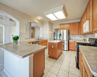 601 Indian Run Dr - Photo Thumbnail 16