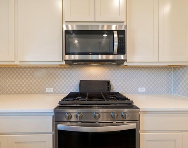 9010 Gage Dr - Photo Thumbnail 12
