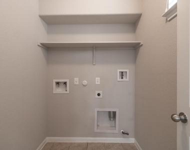 2880 Donnell Dr - Photo Thumbnail 28