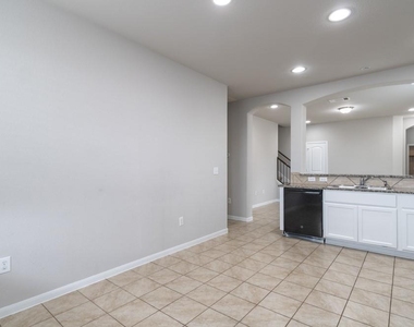 2880 Donnell Dr - Photo Thumbnail 5