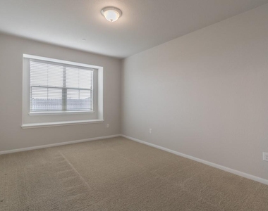 2880 Donnell Dr - Photo Thumbnail 10