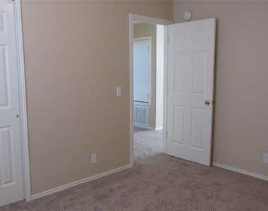 12318 Jamie Dr - Photo Thumbnail 13