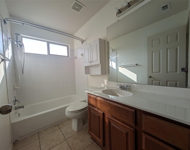1602 Westmeadow Trl - Photo Thumbnail 24