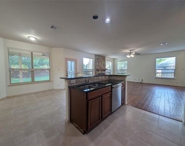 1602 Westmeadow Trl - Photo Thumbnail 10