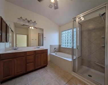 1602 Westmeadow Trl - Photo Thumbnail 20