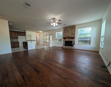 1602 Westmeadow Trl - Photo Thumbnail 14