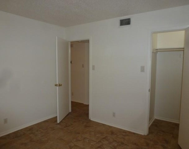 6800 Trendal Ln - Photo Thumbnail 8