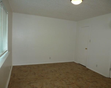 6800 Trendal Ln - Photo Thumbnail 5