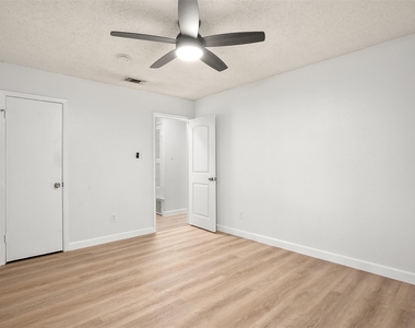8603 Woodstone Dr - Photo Thumbnail 9