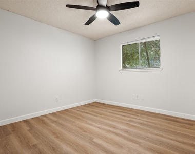 8603 Woodstone Dr - Photo Thumbnail 12