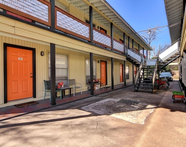 5012 Duval St - Photo Thumbnail 3