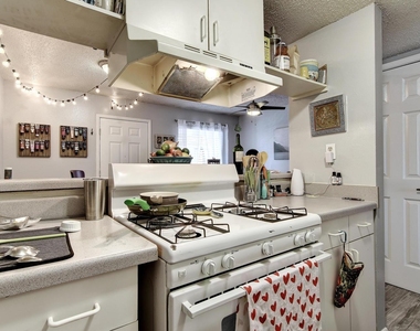 5012 Duval St - Photo Thumbnail 18
