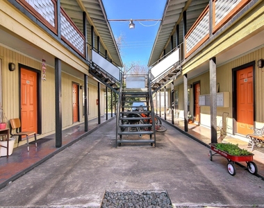 5012 Duval St - Photo Thumbnail 2