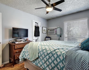 5012 Duval St - Photo Thumbnail 22