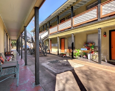 5012 Duval St - Photo Thumbnail 4