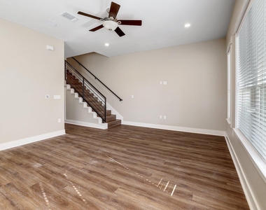 1706 Cedar Bend Dr - Photo Thumbnail 6