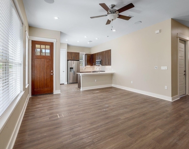 1706 Cedar Bend Dr - Photo Thumbnail 3