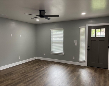 6202 Hogan Ave - Photo Thumbnail 4
