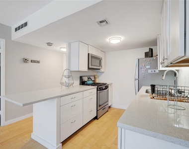 1800 Lavaca St - Photo Thumbnail 8