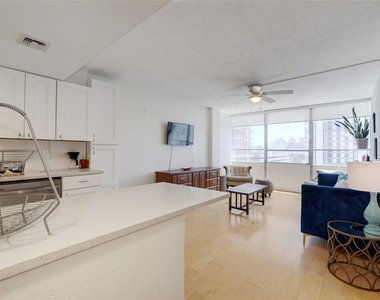 1800 Lavaca St - Photo Thumbnail 3