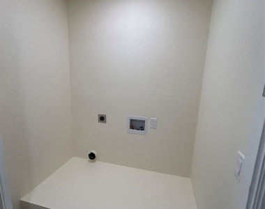 100 Bay Point Dr - Photo Thumbnail 12