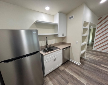 100 Bay Point Dr - Photo Thumbnail 3