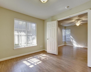 7685 Northcross Dr - Photo Thumbnail 4