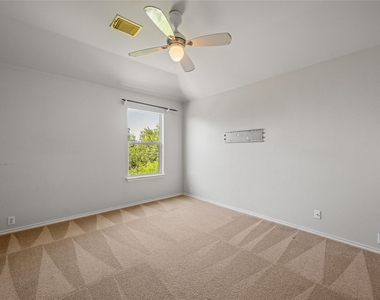14716 Lantern Ln - Photo Thumbnail 13