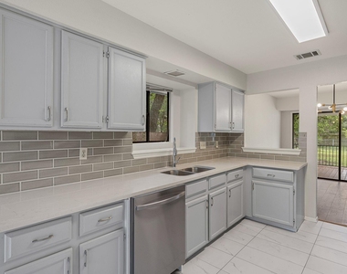 8905 Bridgewood Trl - Photo Thumbnail 11