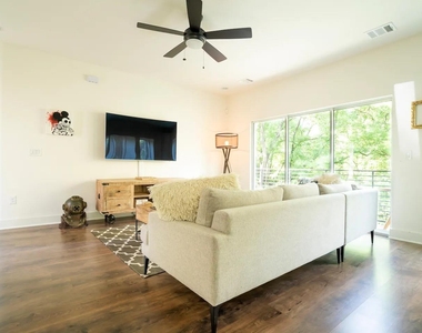 1160 Lott Ave - Photo Thumbnail 4