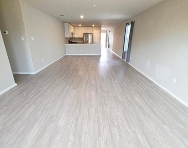 10799 Prusiner Dr - Photo Thumbnail 3