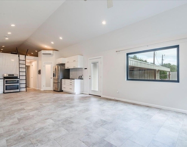 201 York Creek Rd - Photo Thumbnail 4