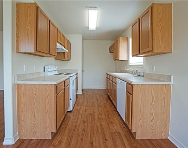 2903 Don Hill Ln - Photo Thumbnail 4
