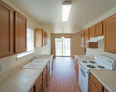2903 Don Hill Ln - Photo Thumbnail 5
