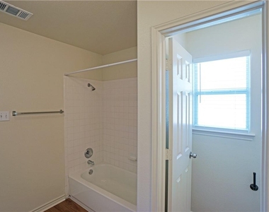 2903 Don Hill Ln - Photo Thumbnail 9