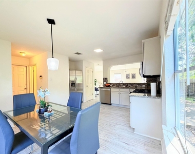 9802 Copper Creek Dr - Photo Thumbnail 16